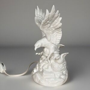Toyo Japan White Porcelain Eagle and Nesting Bird Night Light Accent Lamp 7.75"T